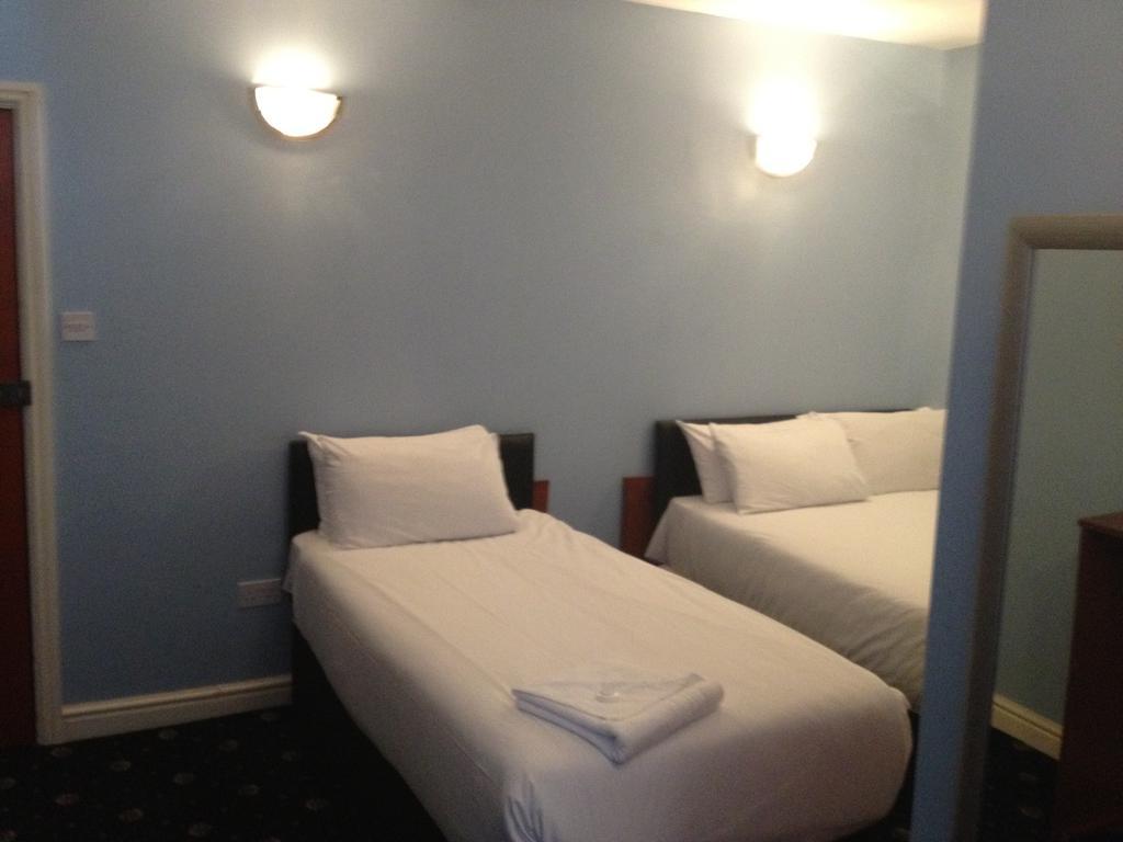 Hartley Hotel London Room photo